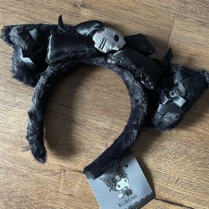 KUROMI-NWT Grey Skull Plush Headband with Ribbons